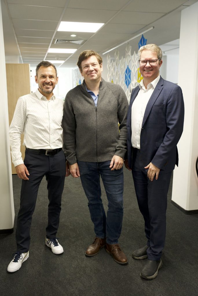 Gruppenbild, vlnr.: Werner Höger (IT-Power Services), Martin Szelgrad (Report Verlag), Christoph Drescher (nexyo) © Anna Neureiter